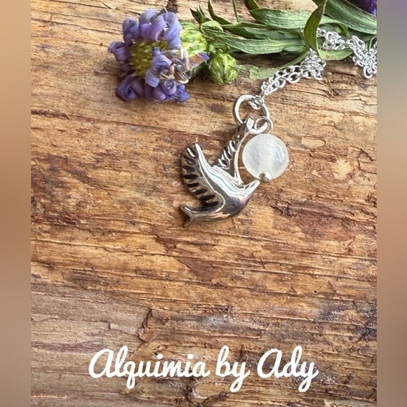Silver Bird Pendant Necklace selenite - Picture 1 of 2